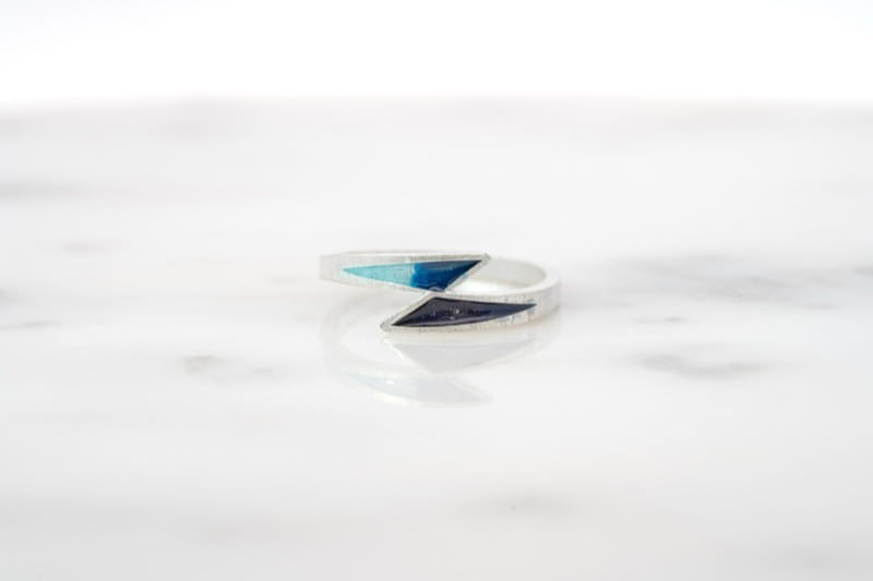 つどいデザインのエマーユリング