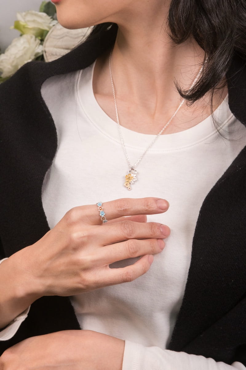 エマーユジュエリーの着用イメージ