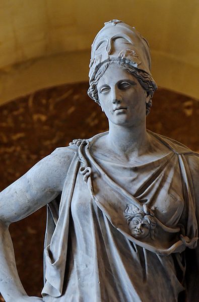 紀元前4世紀にギリシャで作られた原作品に基づき紀元前1世紀ローマ時代に作られたアテーナー像胸にアイギスを着けている