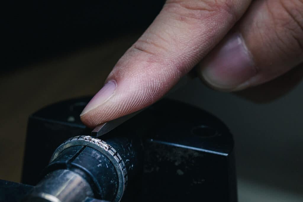 職人の技術が光るハワイアン彫りリング