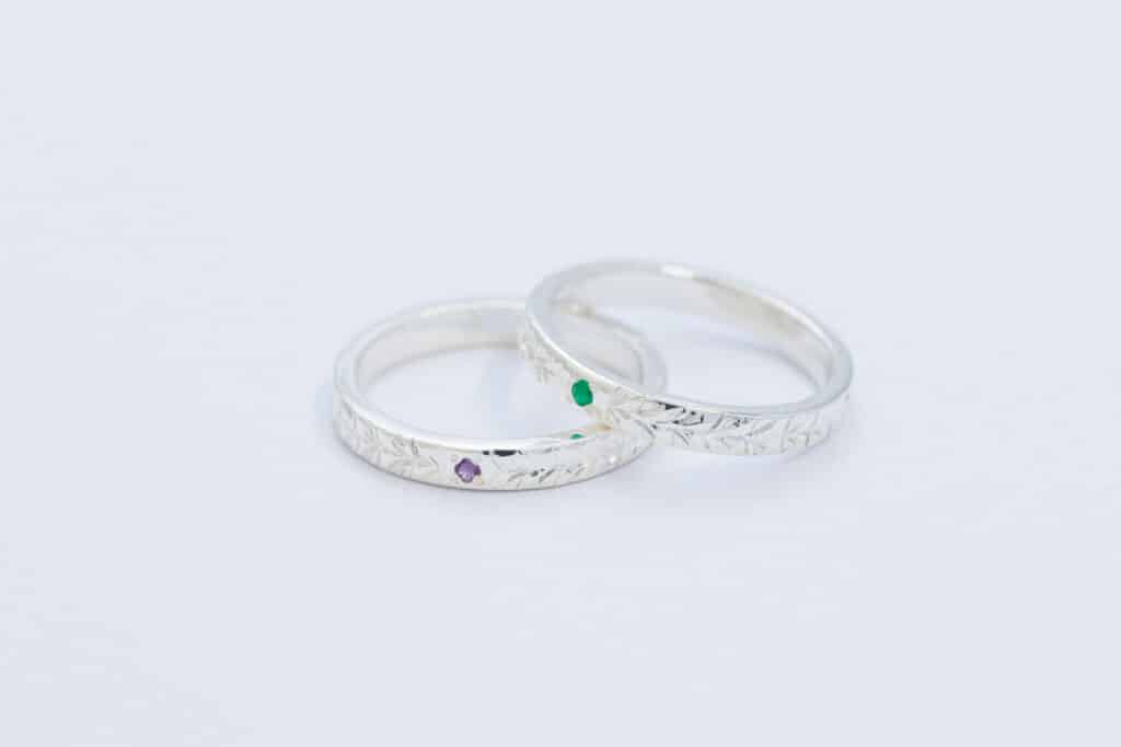 石留め加工がされたタガネ・ハワイアン彫りのペアリング