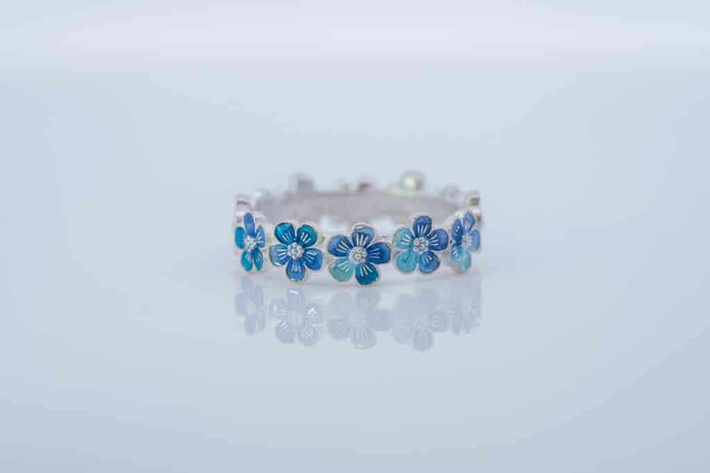 花モチーフのエマーユリング