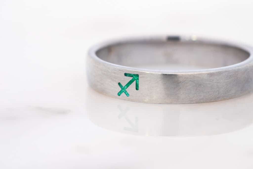 星座デザインのエマーユリング