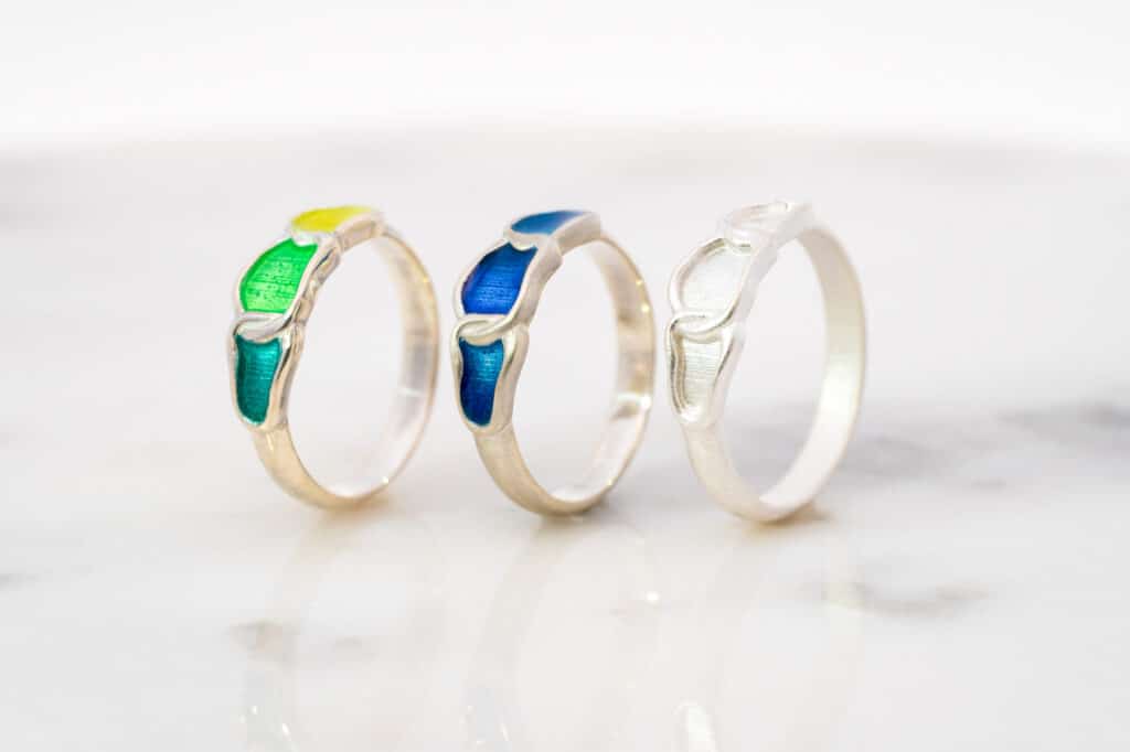 レモンイエロー×黄緑×エメラルドと青系のエマーユリング