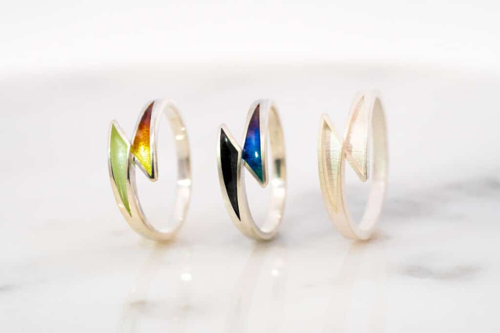 グラデーションで色付けを行ったエマーユリング