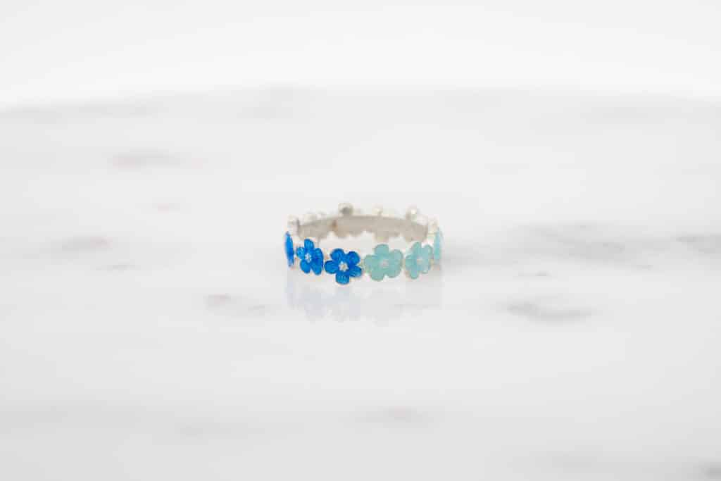 青いエマーユリング