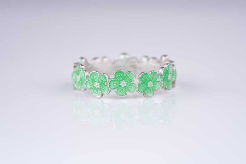 エマーユリング黄緑2