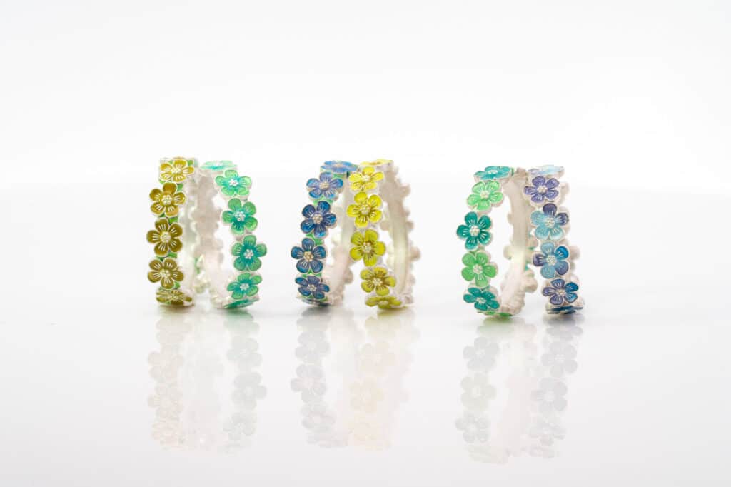 花モチーフのエマーユリング