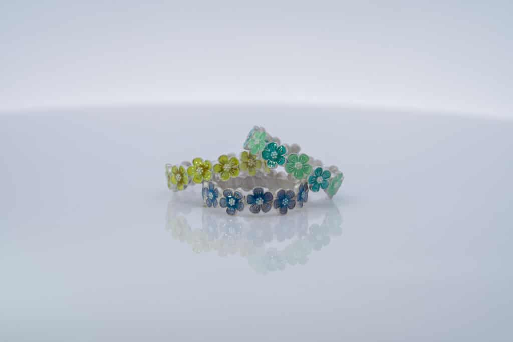 花モチーフのエマーユリング3つ