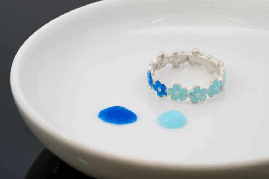 水色とスカイブルーのエマーユリング①