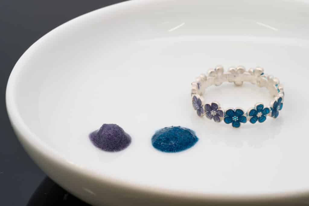 藤色（紫）とネービーの花モチーフエマーユリング①