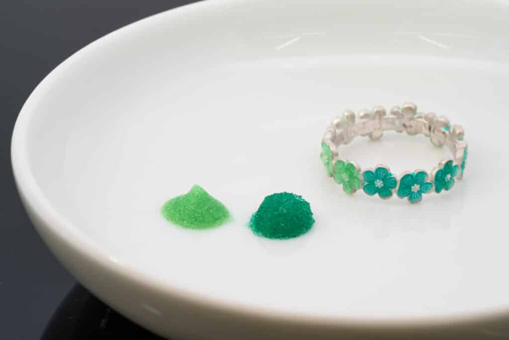 黄緑と深緑のエマーユリング①