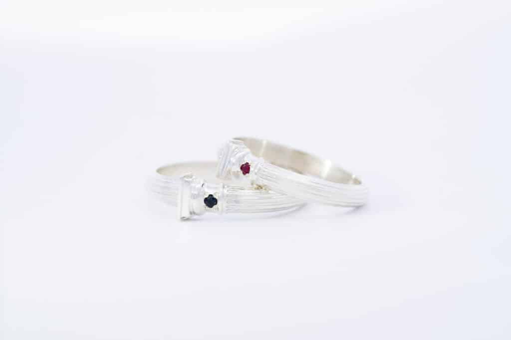 赤色の宝石を石留めした指輪（複数③）