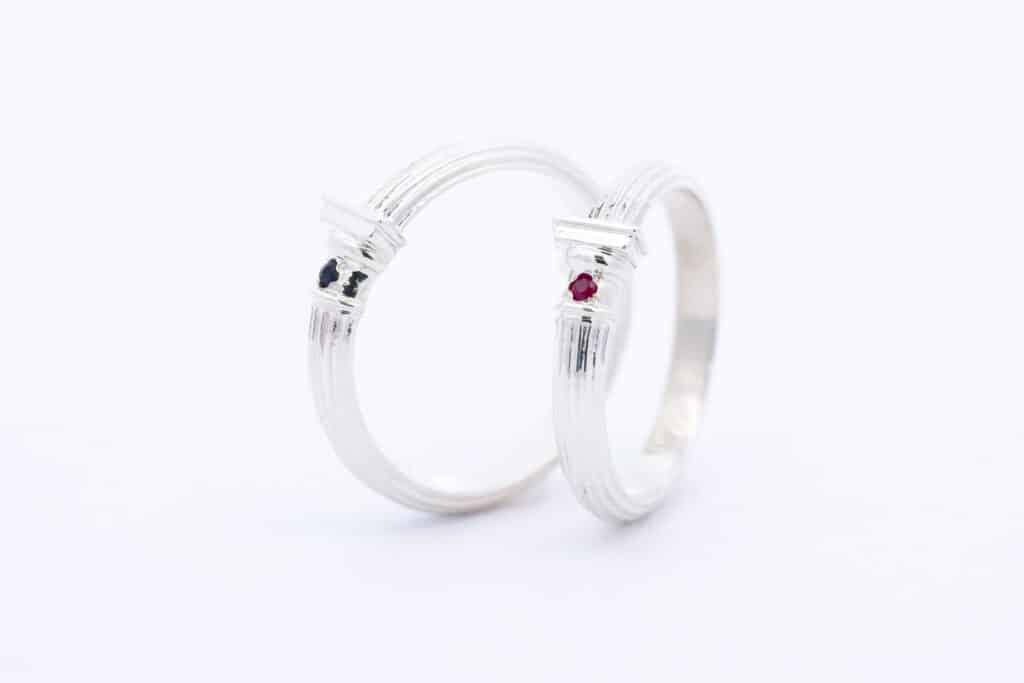 赤色の宝石を石留めした指輪（複数②）