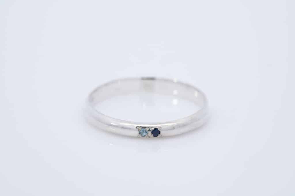 青い宝石を施したリング①