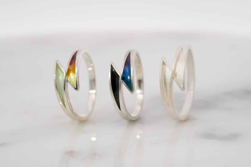 AIGISのエマーユリング制作風景