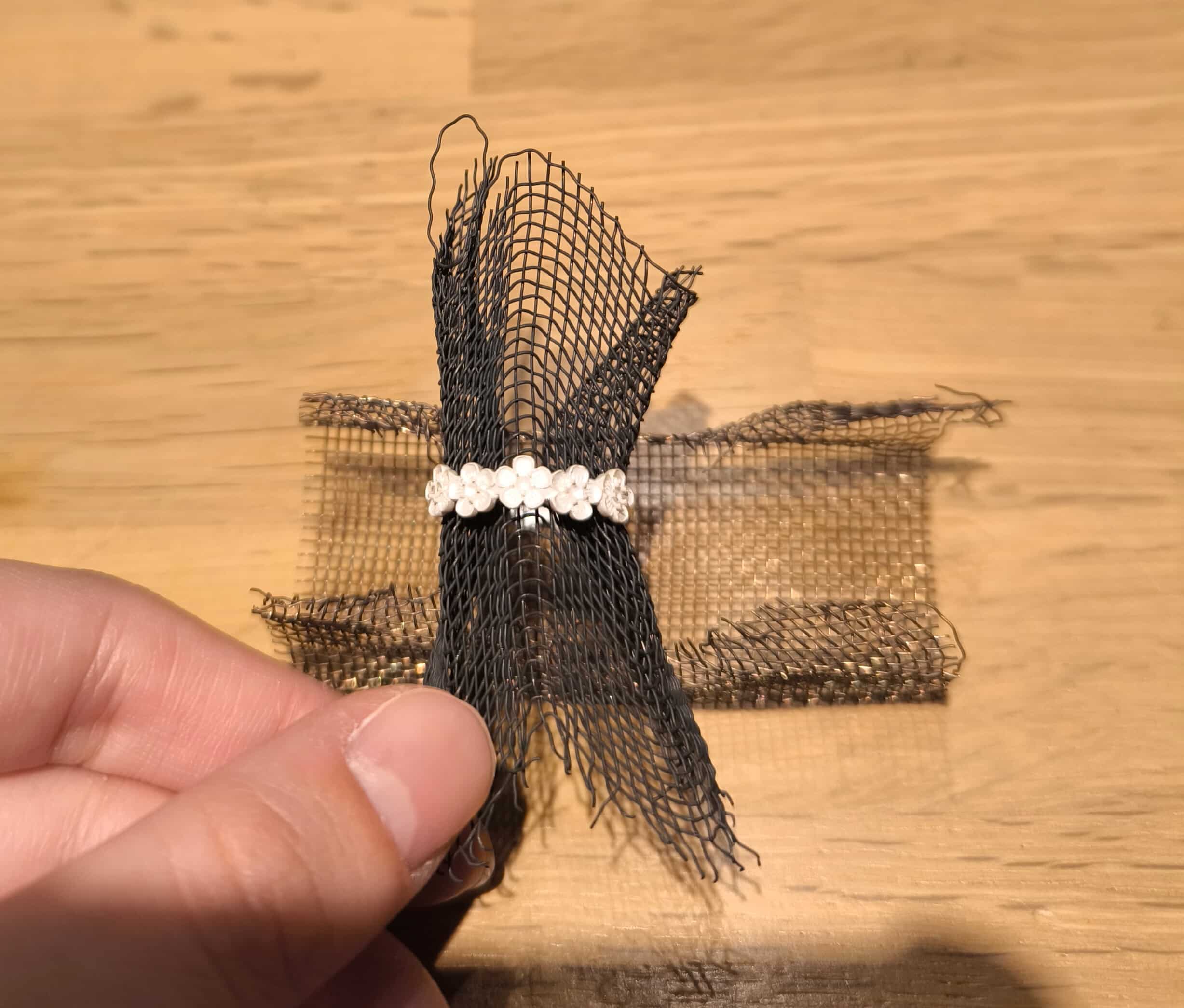 色を塗る前のエマーユリング