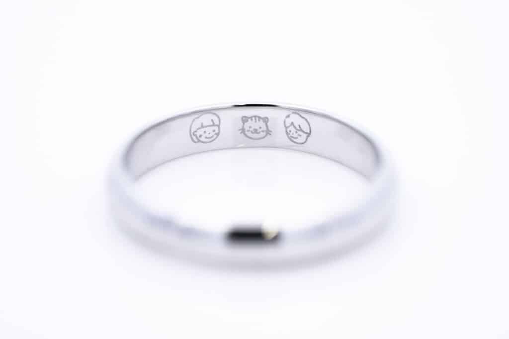 手書きレーザー刻印の制作風景