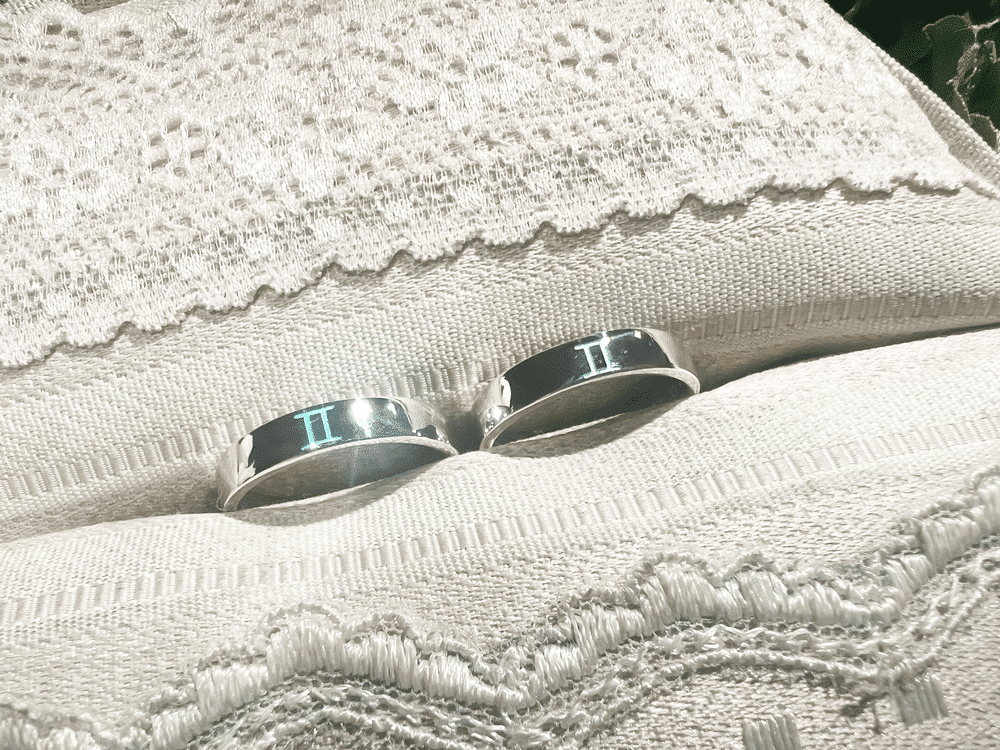 好きなキャラクターのロゴを刻印したペアリング