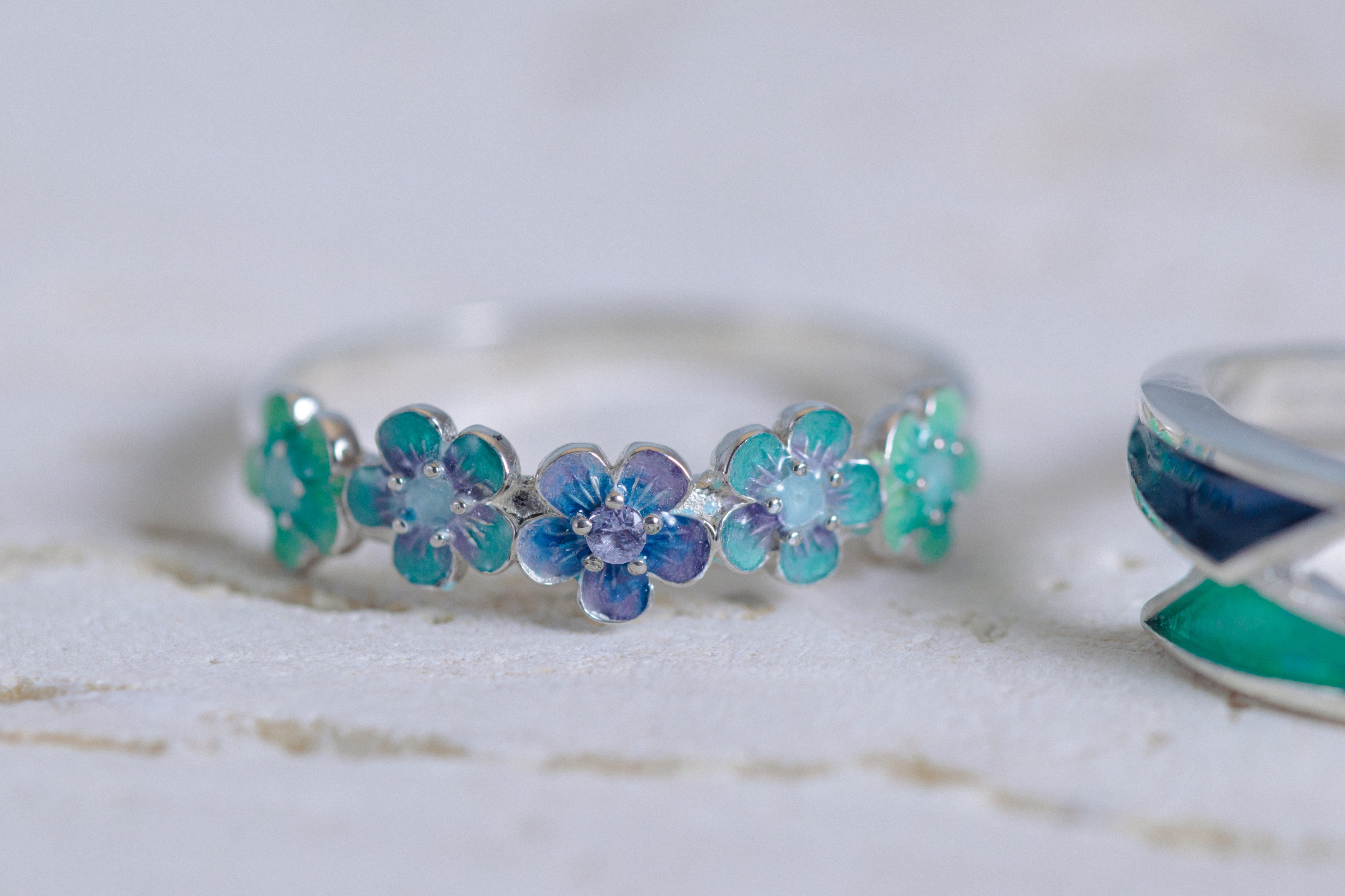 グラデーションの花モチーフデザインの指輪(同系色)①