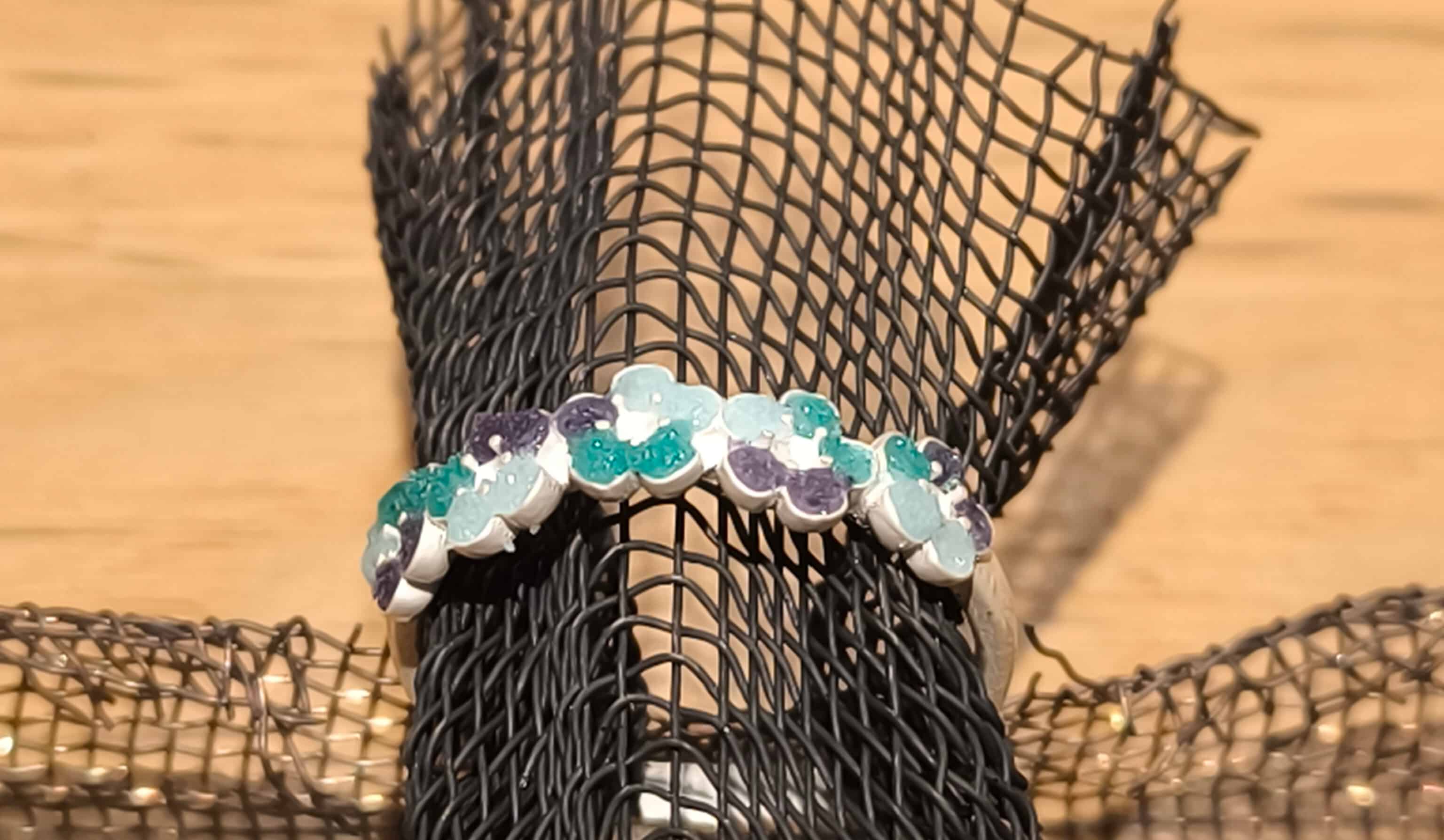 花びら全部にエマーユをのせた