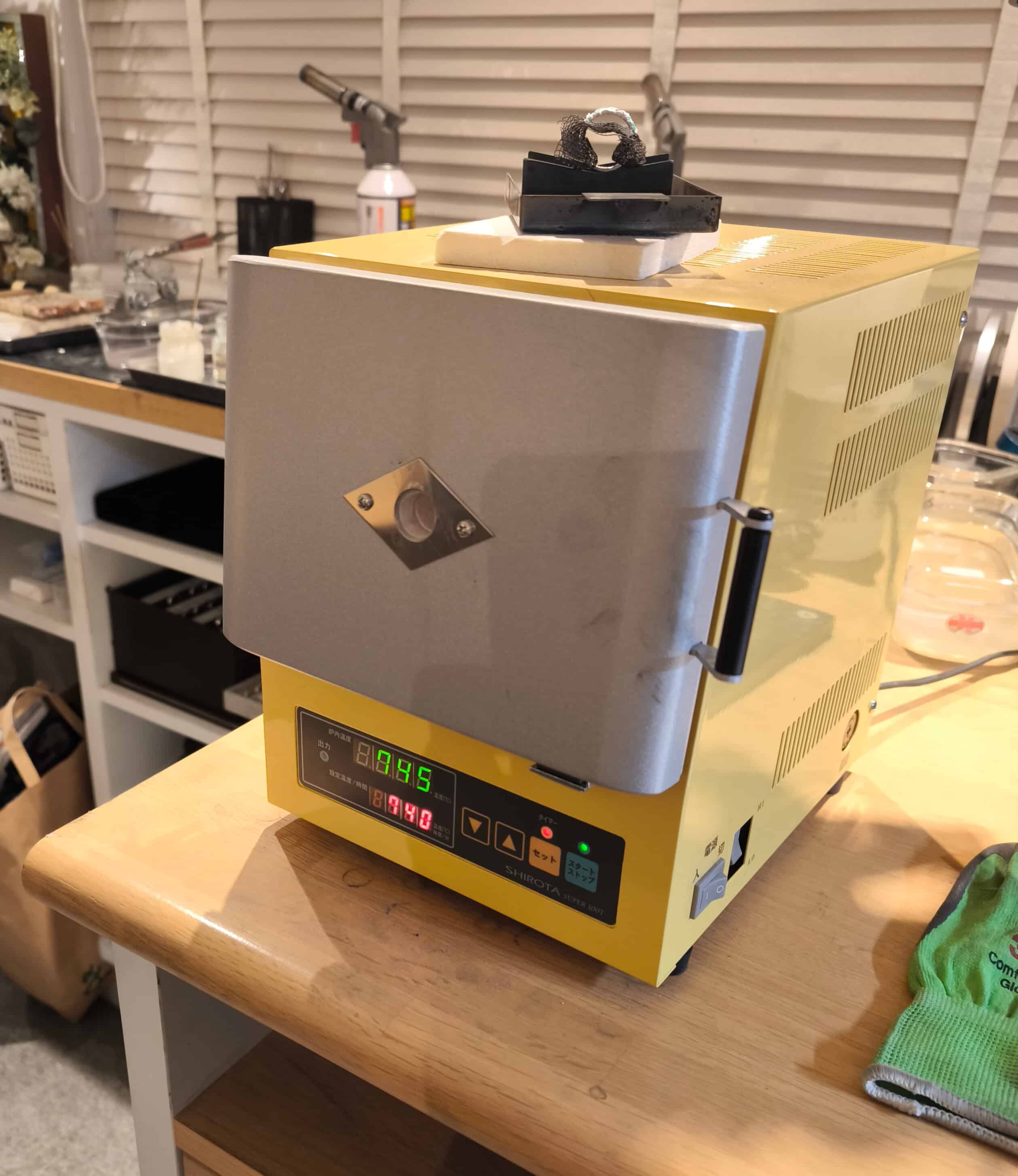 エマーユを定着させるための炉