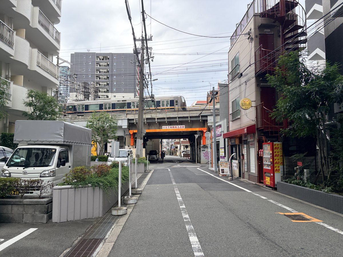 JR京都線の高架下